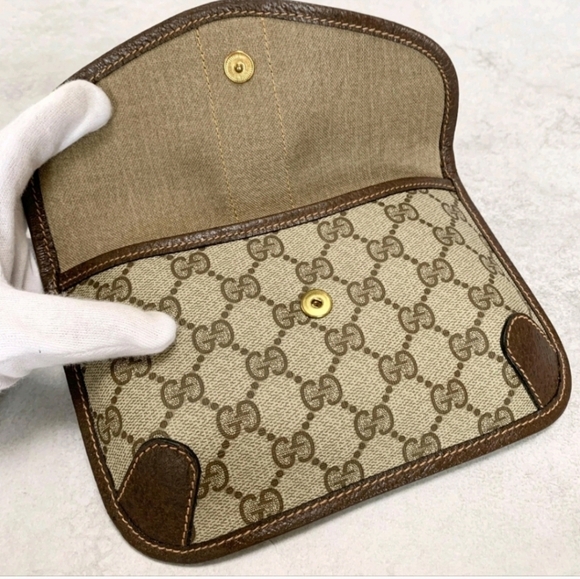 Gucci Beige Monogram Sheri Lane Pouch with Red and Green Accent - Picture 3 of 3